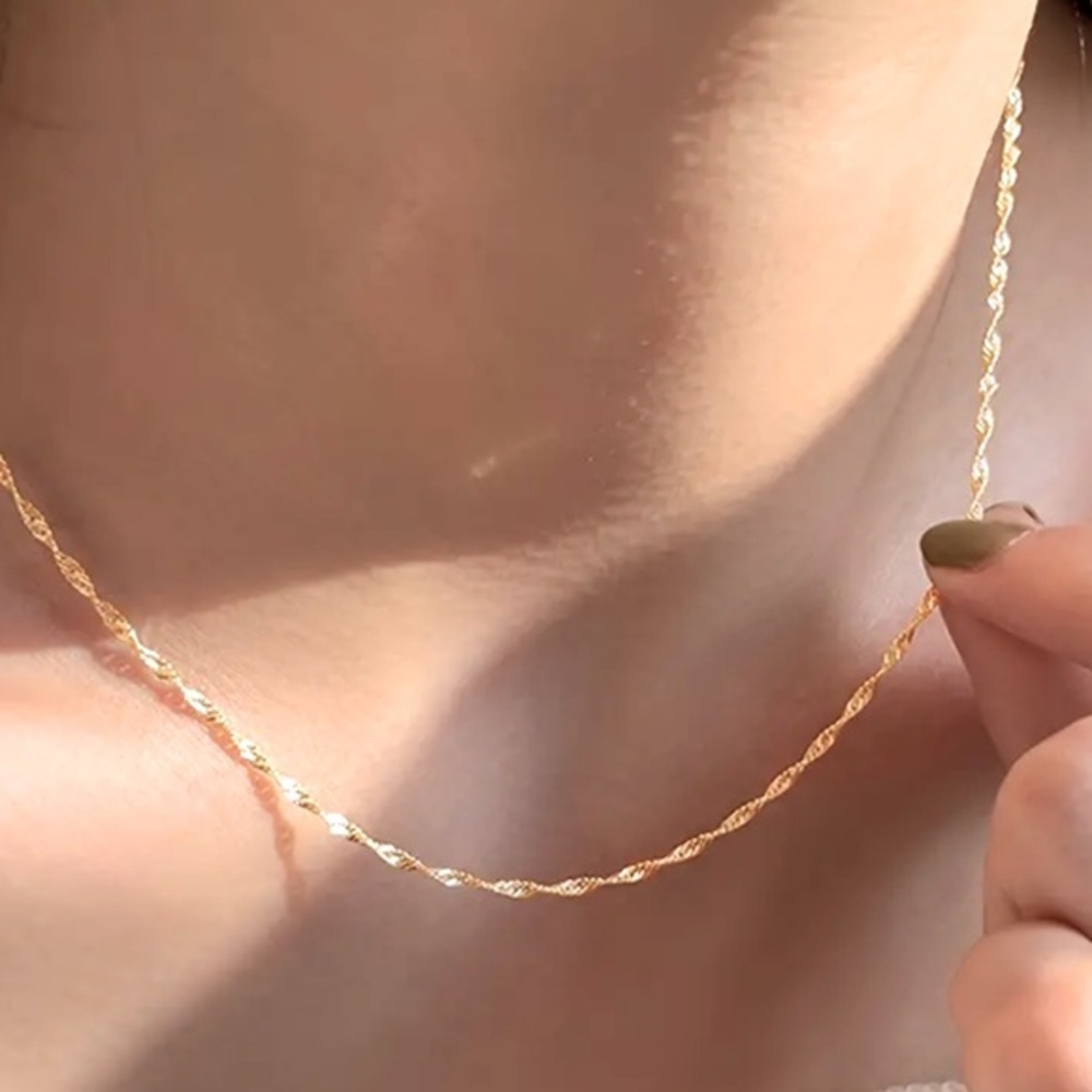 18K gold plated 20” L X 2mm water wave twist chain necklace w lobster claw clasp